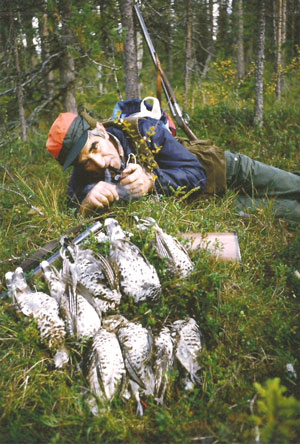 Svezia, anno 1993. "Milo" Domenico Piardi, cacciatore in un momento di pausa